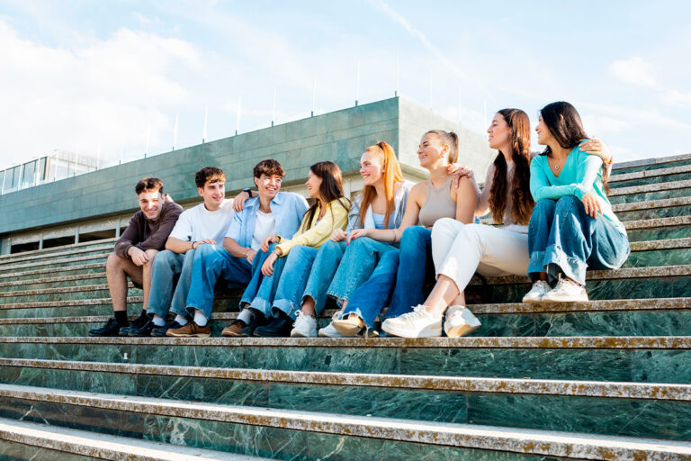 Politikerne vil have flere unge fra lavindkomstfamilier på efterskole: En svær opgave, som fonde, foreninger og organisationer allerede samarbejder om