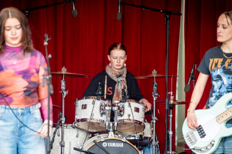 Ugens udvalgte uddelinger: Mere mangfoldighed i musik og ungefællesskaber i udsatte områder