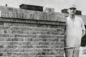 Ejnar Honoré som murersvend - mange år før han grundlagde Honoré Fonden.
